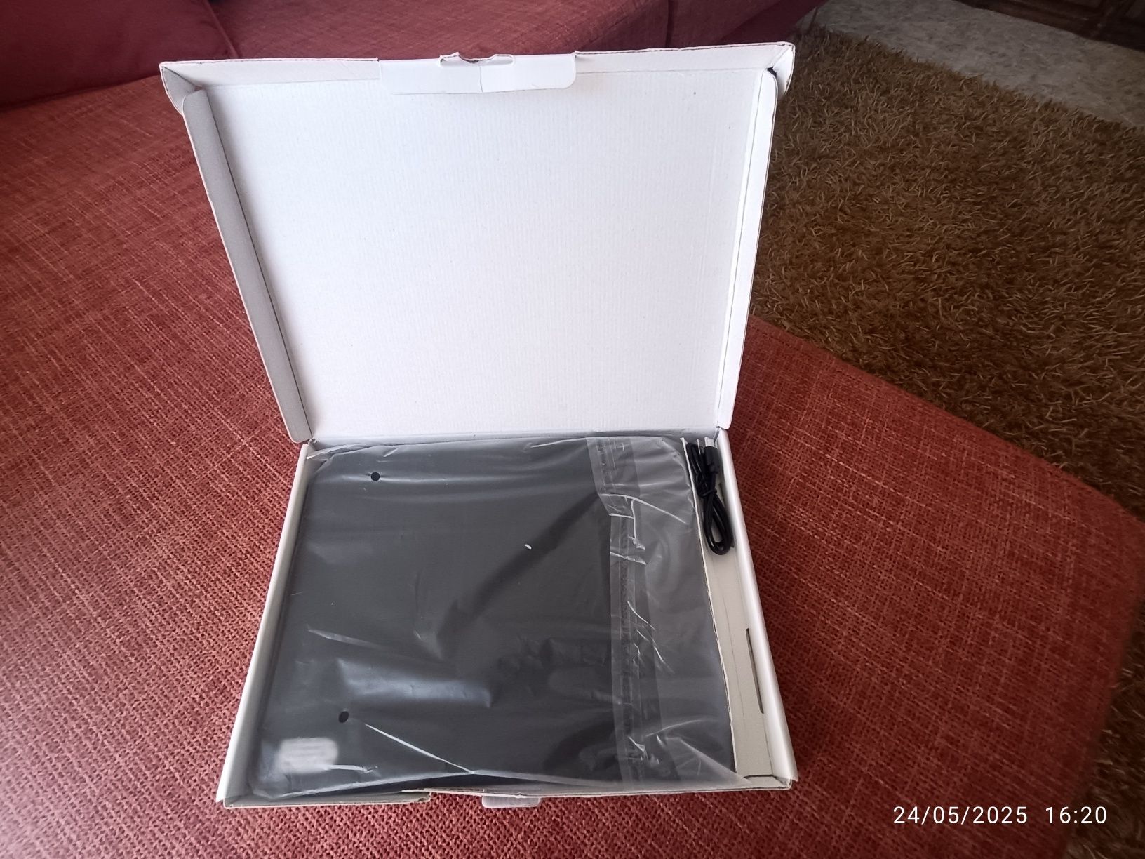 Capa Teclado Magnética para iPad 10ª Geração - Nova na Caixa!