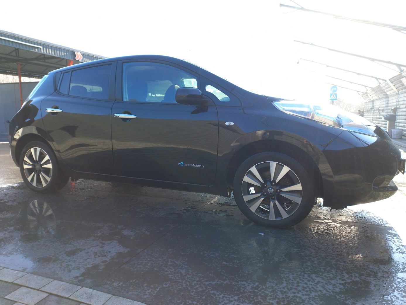 Nissan Leaf 2017 року