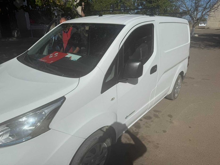 Стальные перемычки DW9-E на крышу Nissan NV200
