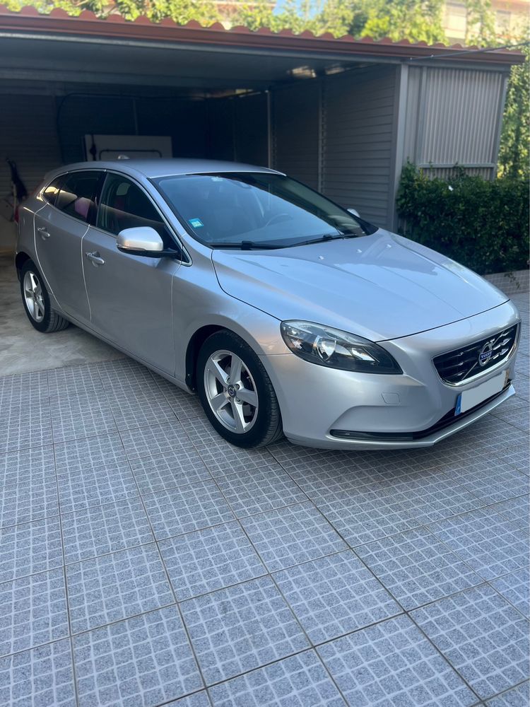 Volvo  V40  1.6 D2 Momentum PowerShift Eco