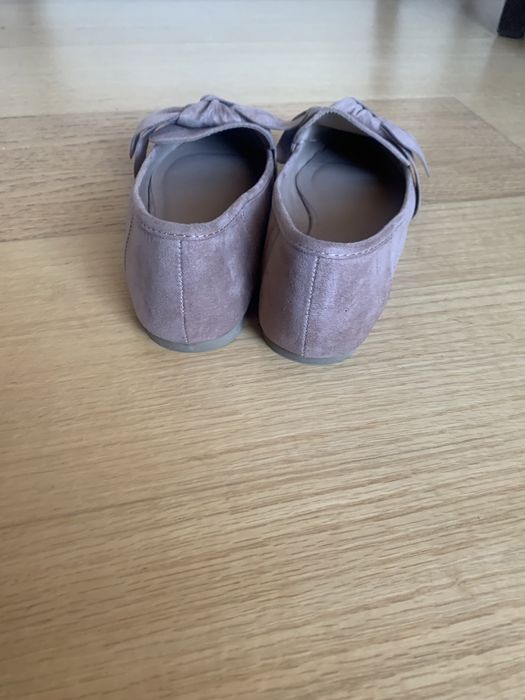 Sapatos rasos com laço