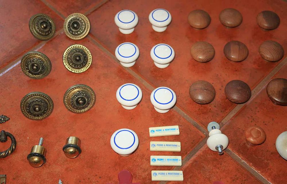 Puxadores e peças para gavetas móveis portas ou janelas