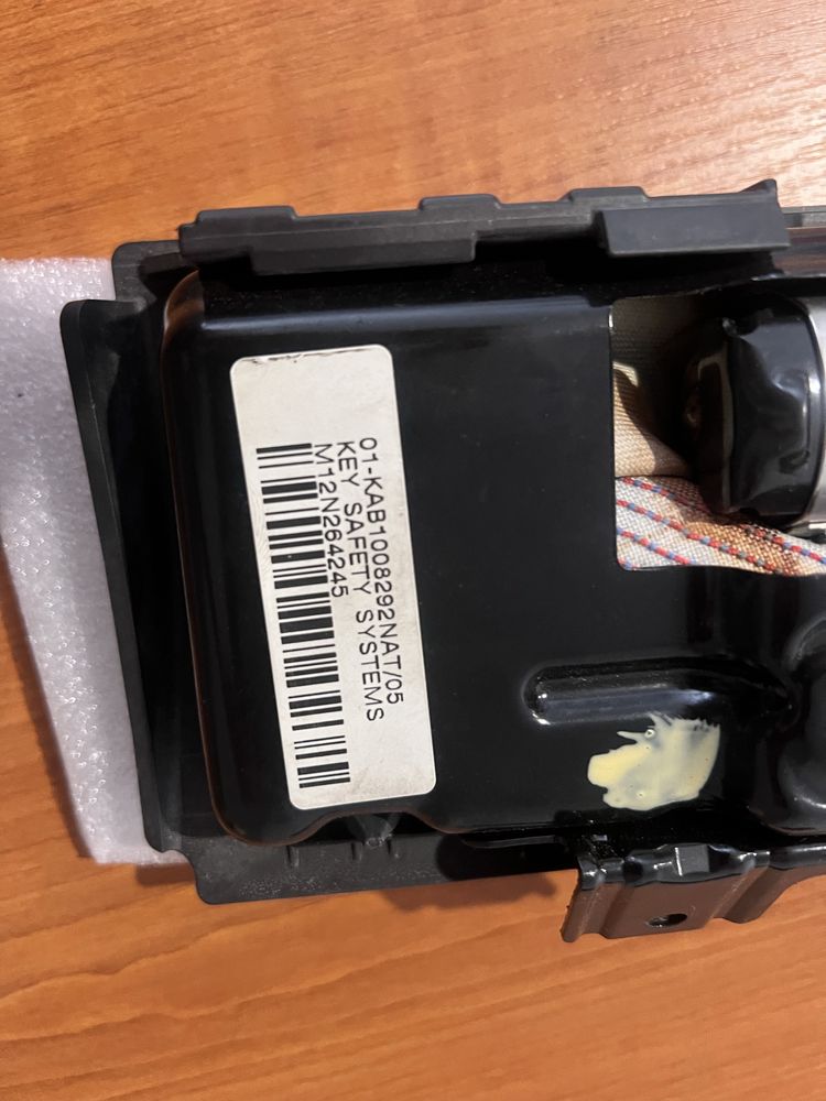 Подушка безпеки (AIRBAG) пасажирська, захисту колін 8T0880842E