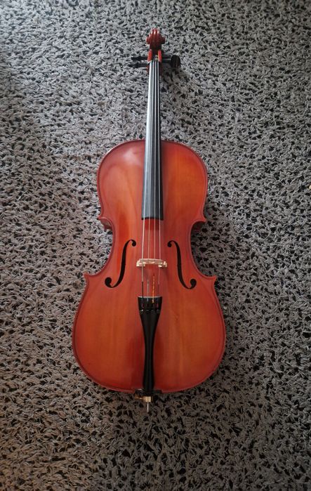 Sprzedam wiolączele 1/2 z smyczkiem.