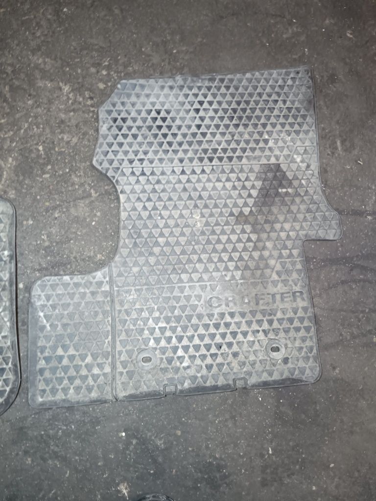 Dywanik dywaniki gumowe prawy lewy VW Crafter I oryginał komplet