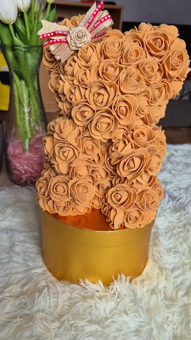 Prezent Miś z pudełkiem słodyczy