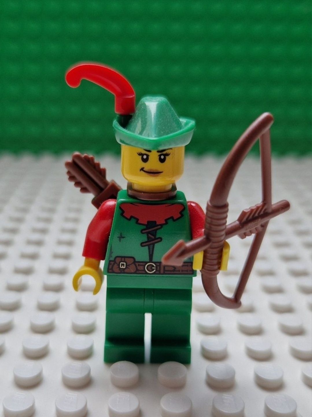 Lego figurka łuczniczka Forestman Castle 10305