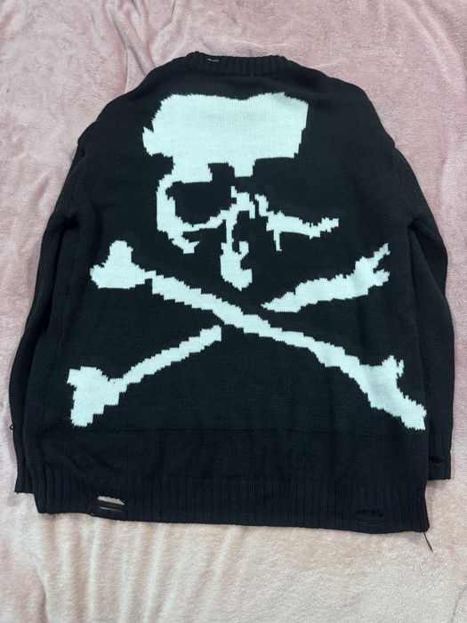 чорний світер з черепом альт готика емо