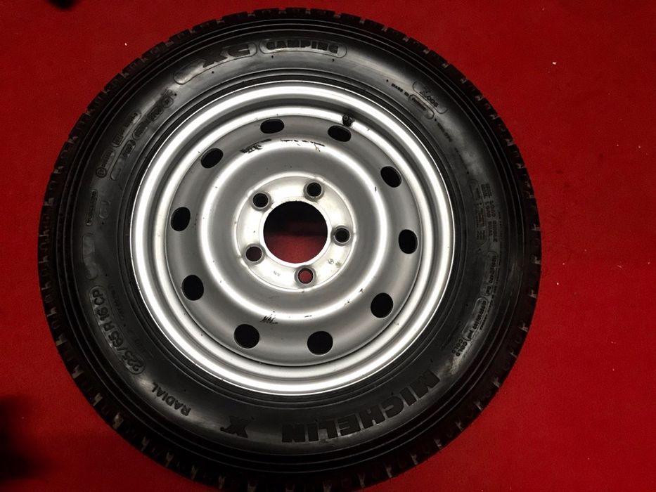 Pneu Michelin e jante para Autocaravana