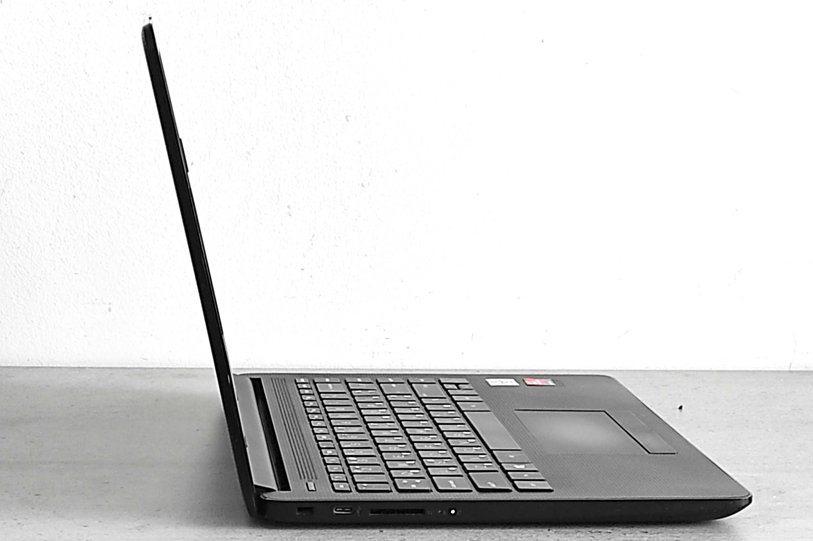 Тонкий та легкий ноутбук HP 14-dq2000, 8 ГБ DDR4, 256ГБ SSD, 3-5 годин