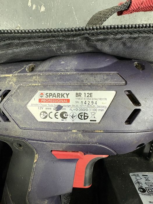 wiertarko-wkrętarka plus latarka akumulatorowa Sparky 12V.