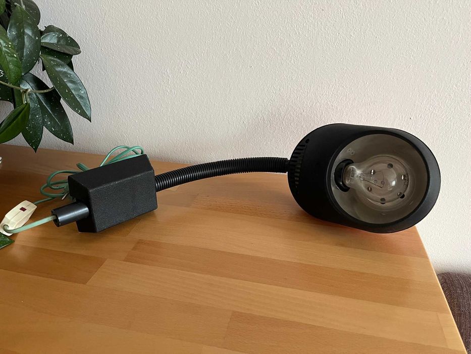 Lampa ścienna regulowana nad biurko dla ucznia metalowa obudowa lampka