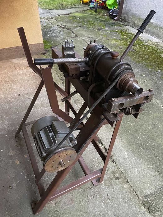 Tokarka przelotowa do drewna