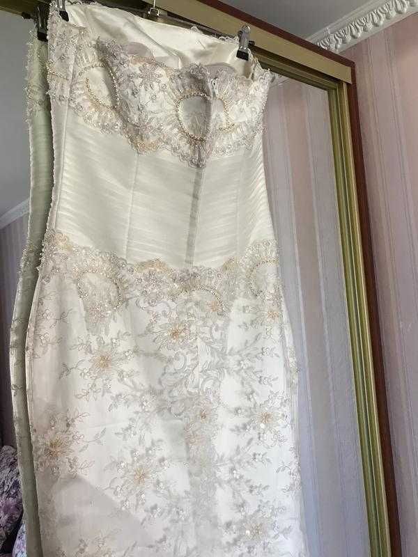 Сукня весільна  рибка з шлейфом корсетна айворі (продам або обміняю)
