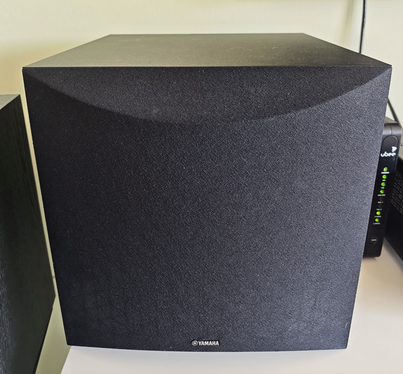 Zestaw Yamaha RX V4a + subwoofer + kolumny