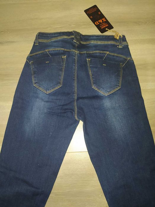 Джинси жіночі демісезонні р. 28
