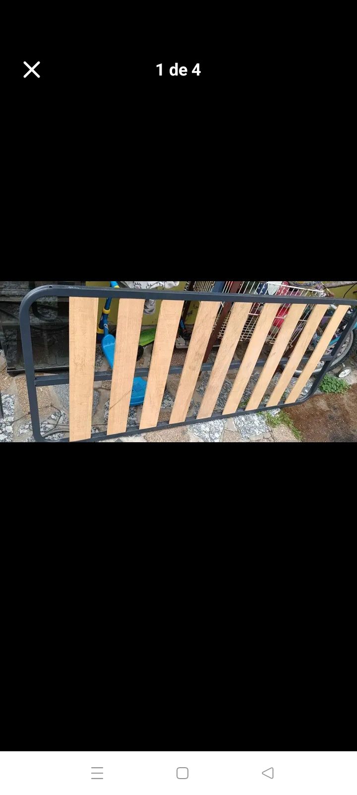 Estrado com pernas para cama de solteiro em bom estado