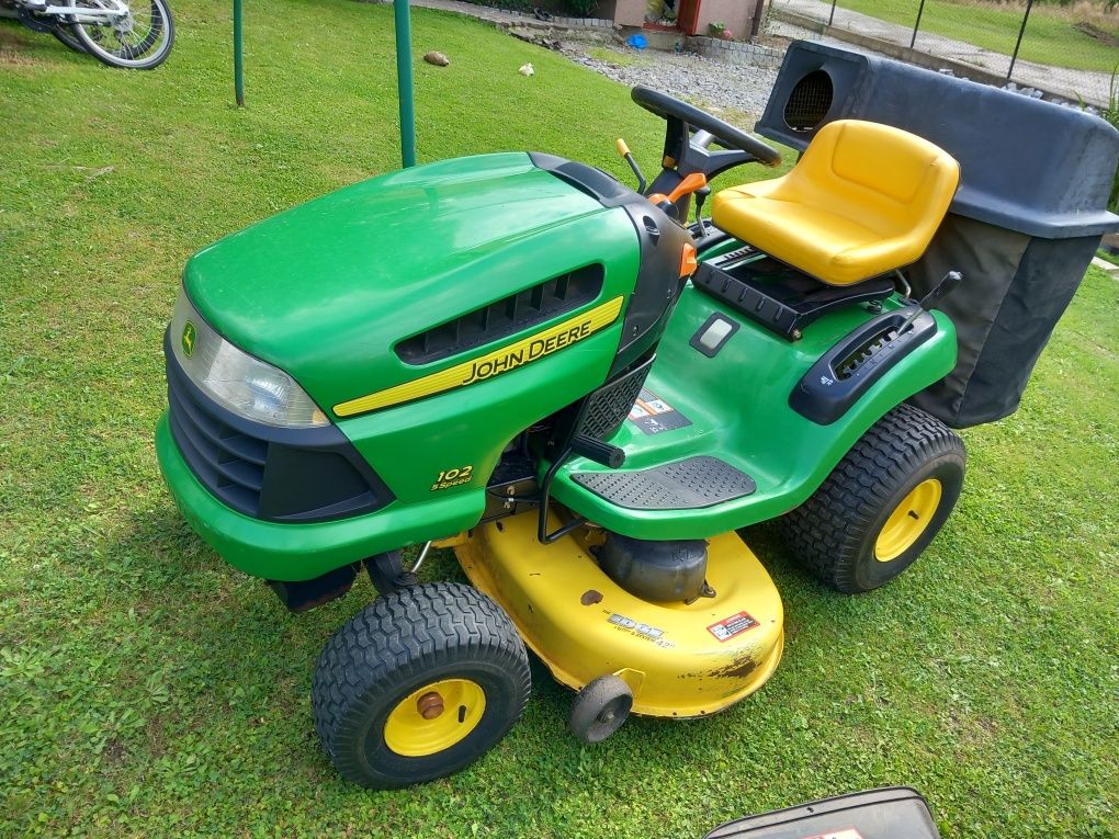 Traktorek John Deere 102