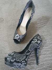 Sapatos GUESS tam 40