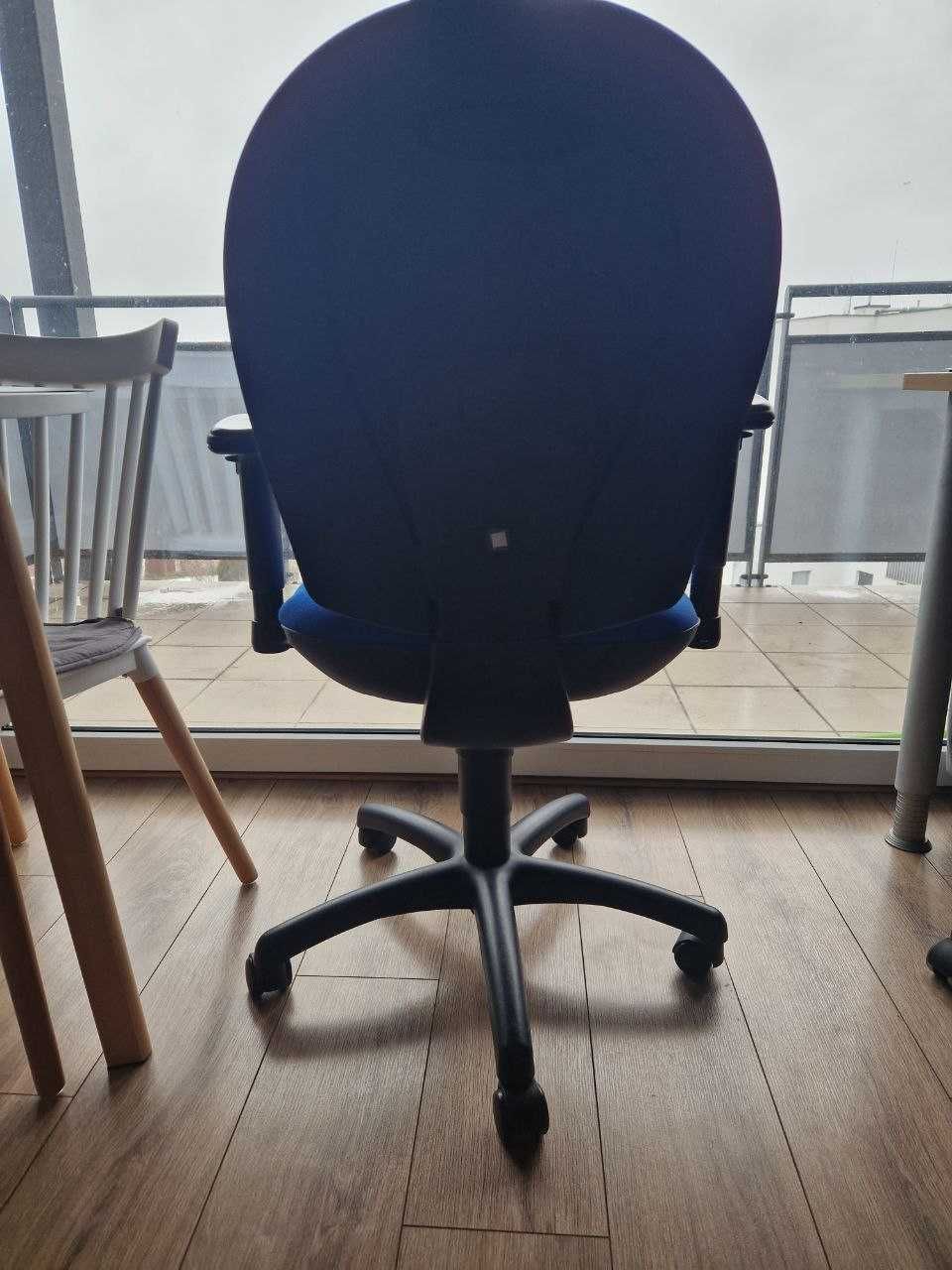 Niebieski fotel, używany