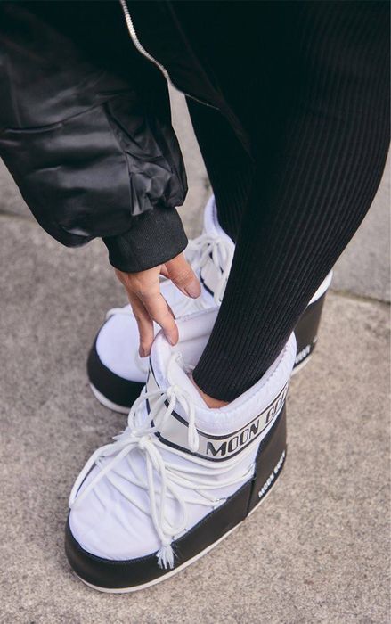 Зимові снігові чоботи жіночі мунбут Moon Boot білі унісекс