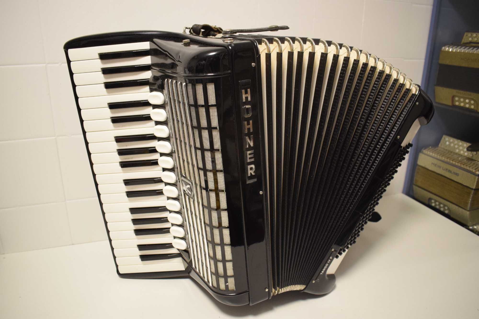 Acordeao Hohner Tango IV P 4 Voz 96 Baixox, N . 280