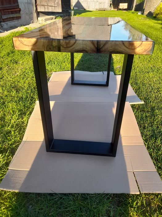 Stolik kawowy z żywicy