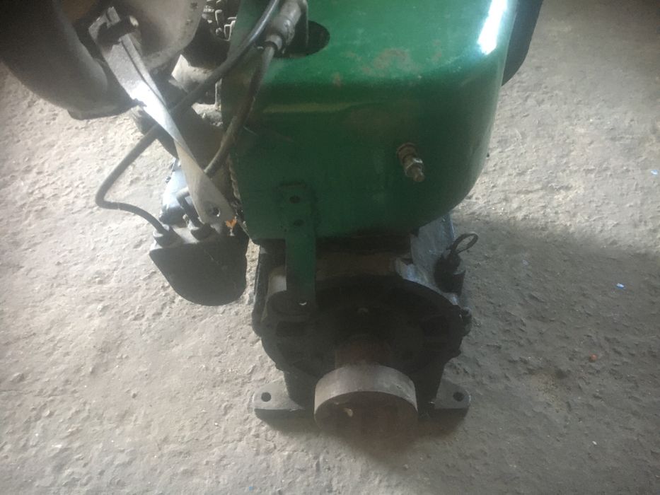 Продаю бензиновий двохціліндровий зід  в робочому стані