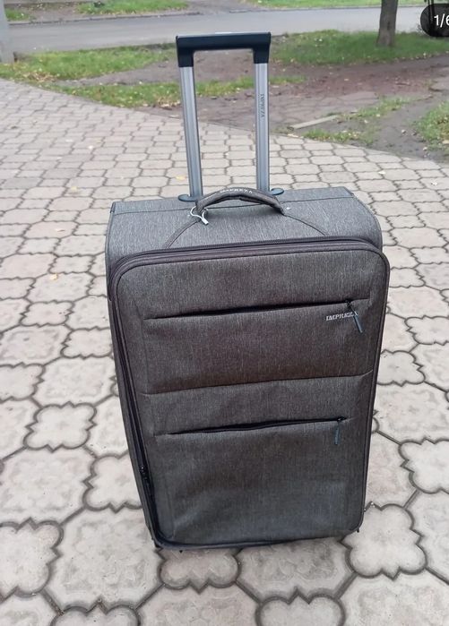 Чемодан дорожный на колёсах с выдвижной ручкой