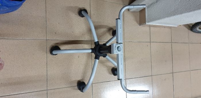 Estrutura de cadeira de rodízios