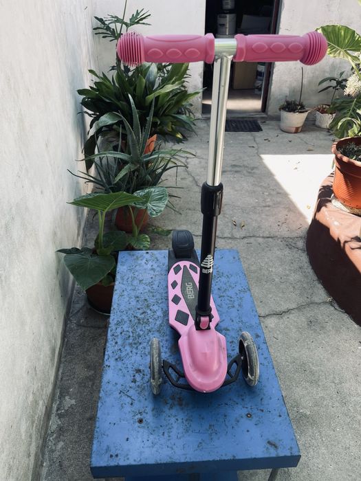 Trotinete Infantil BERG – Rosa, 3 Rodas