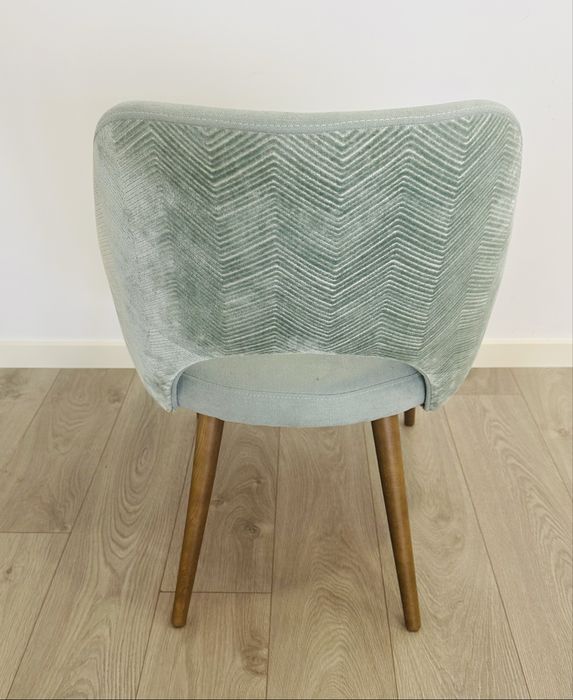 6 cadeiras estofadas cor menta e pes madeira