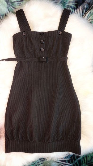 Czarna sukienka na ramiączkach rozmiar 134