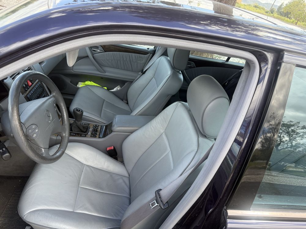Mercedes benz E 270 CDI  Avantgard manual