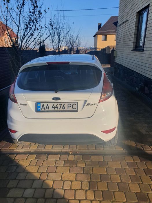 Авто Ford fiesta 2016