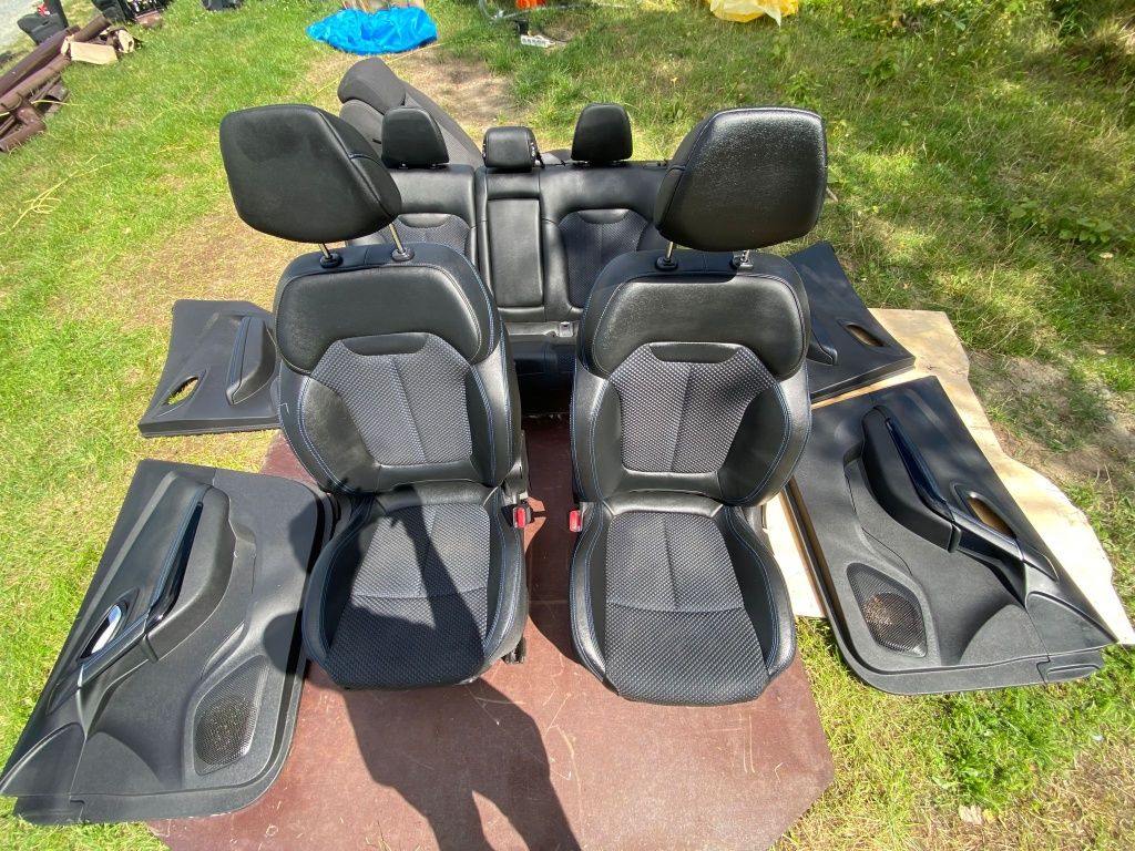 Renault Megane IV komplet foteli boki