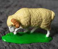 Owca owieczka figurka z tworzywa