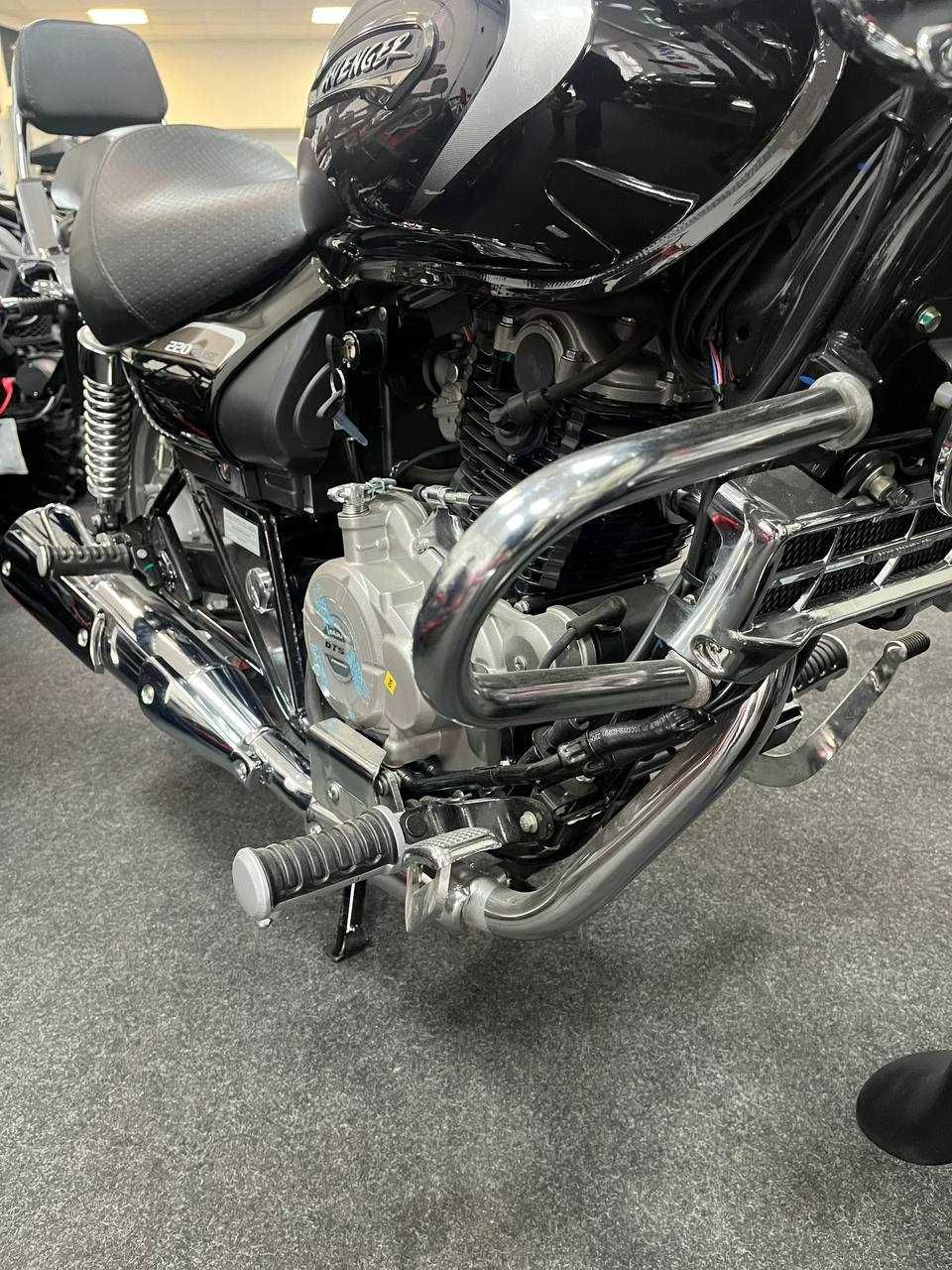 Купити мотоцикл BAJAJ AVENGER CRUISE 220