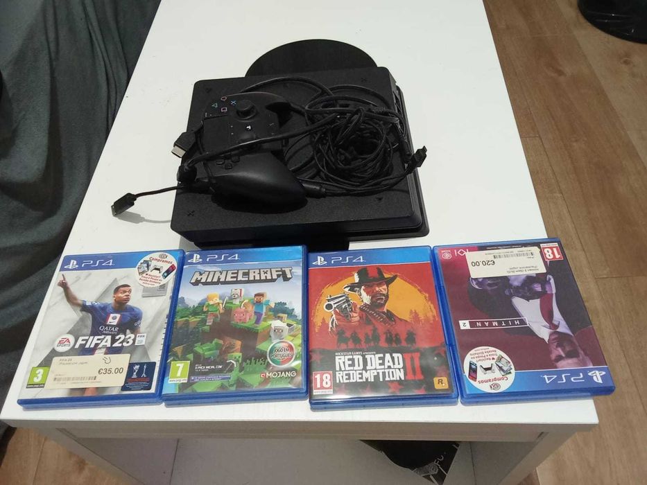 Vendo playstation 4 + comando + 4 jogos