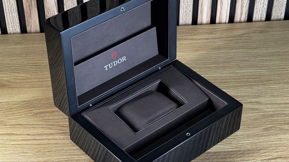 Caixa Tudor como nova