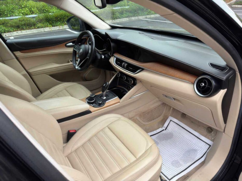 Alfa Romeo Stelvio      2018