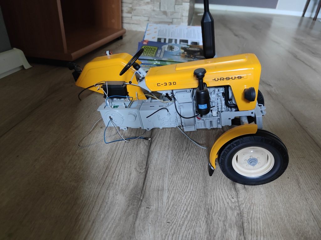 Model Ursus C330 deagostini