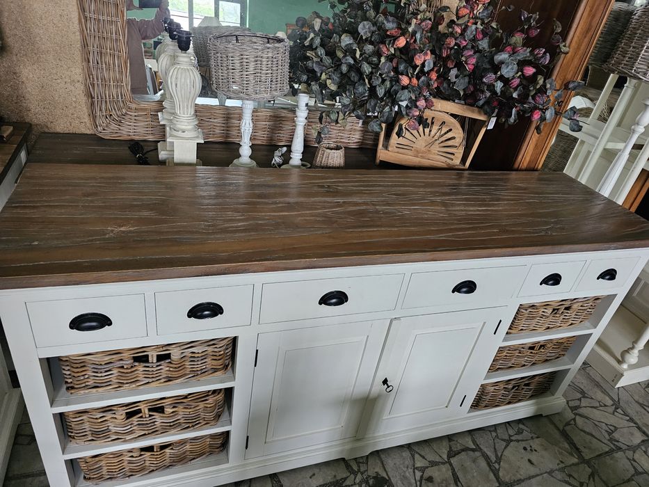 Komoda drewniana w stylu prowansalskim