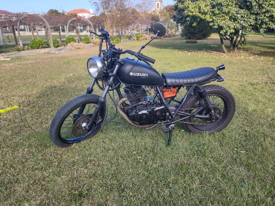 Mota Suzuki GN250 Cafe Racer