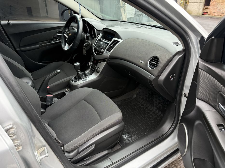 Chevrolet Cruze 1.8 з газом