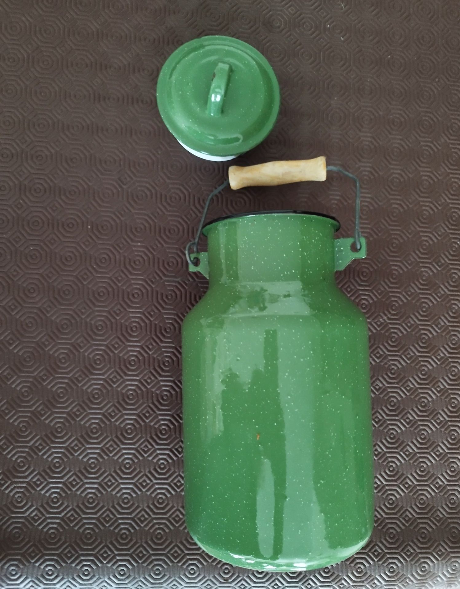 Leiteira antiga / Recepiente vintage em aço esmaltado com pega