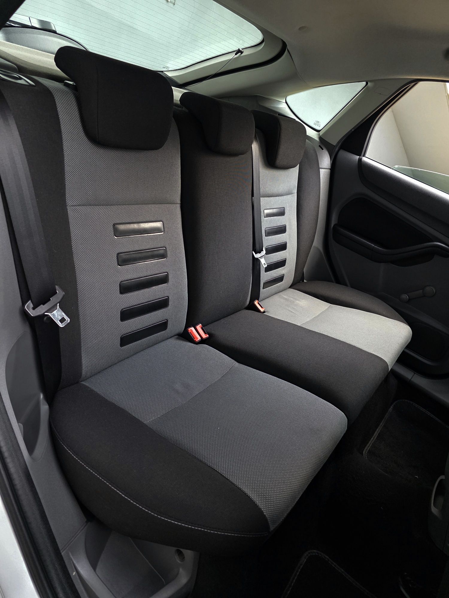 FORD FOCUS Trend 1.6TDCI 90CV - Desde 90€/mês - Garantia