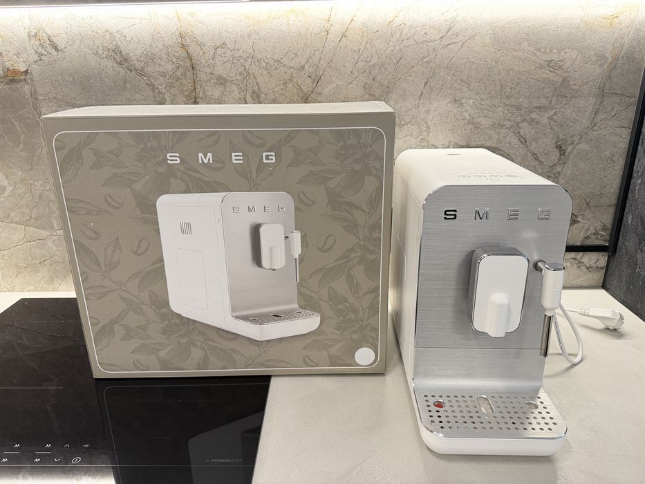 Кофемашина Smeg с капучинатором