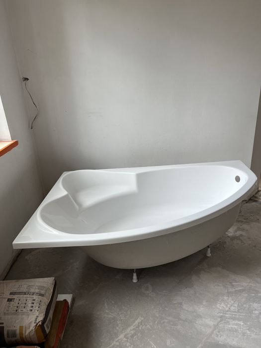 Wanna narożna akrylowa 149x99 z baterią i syfonem