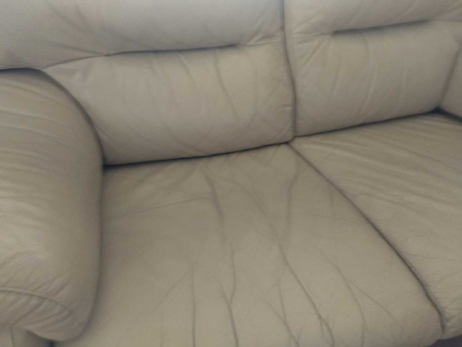 2 Sofás em pele sintética